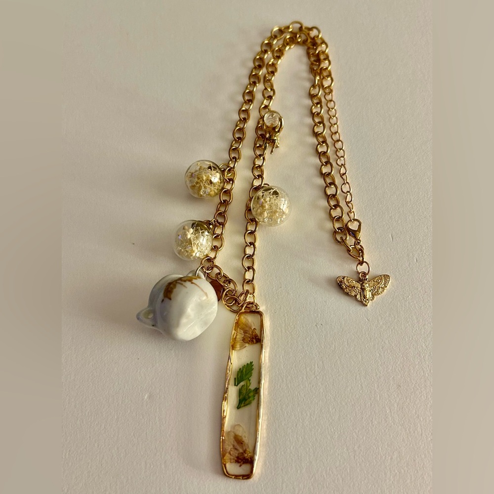 NWOT Necklace Kirk’s Folly fairy “Garden Tea Party” dried flowers, china, globes